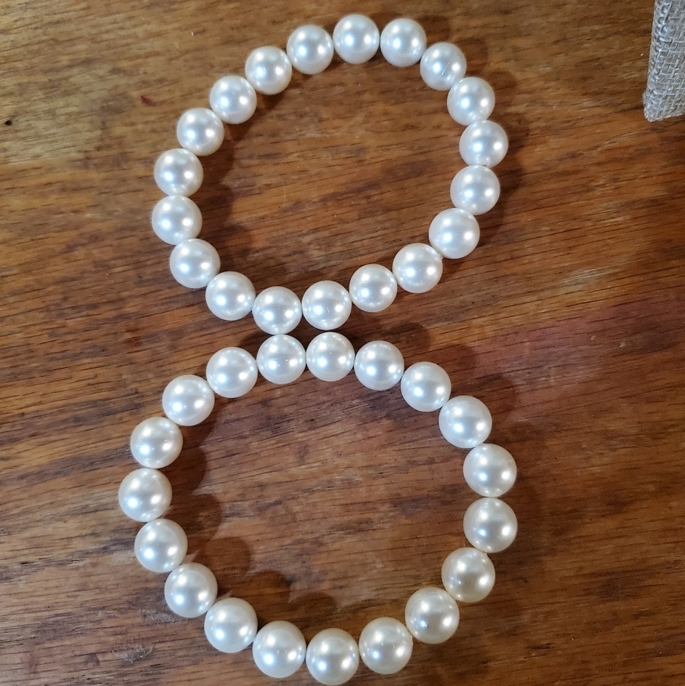 Vintage Faux Pearl Necklace & Bracelets - Picture 5 of 8